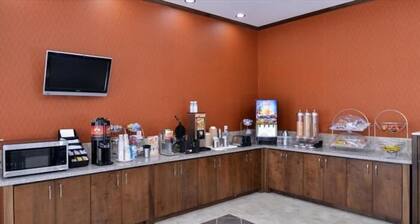 La Bonita Inn & Suites