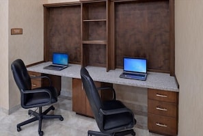 Concierge desk - La Bonita Inn & Suites (Crane)