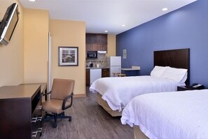 Fridge, microwave, stovetop, coffee/tea maker - La Bonita Inn & Suites (Crane)