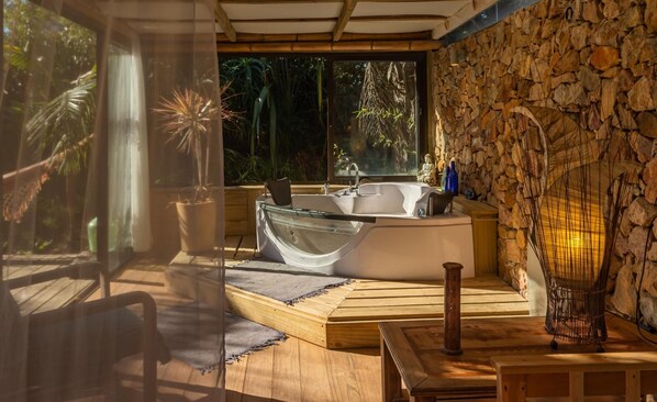 Douche, pomme de douche hydromassante, séchoir à cheveux, bidet