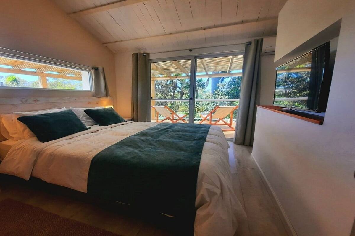 Apartemen Deluks | 2 kamar tidur, brankas, kedap suara, dan setrika/meja setrika