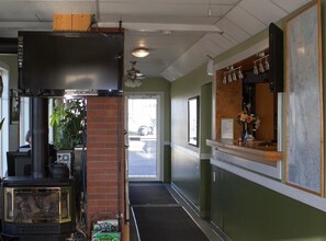 Lobby - Woodland Motor Inn (St. Paul)