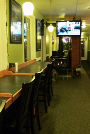 Interior - Woodland Motor Inn (St. Paul)