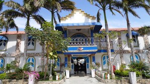 Pintu masuk properti