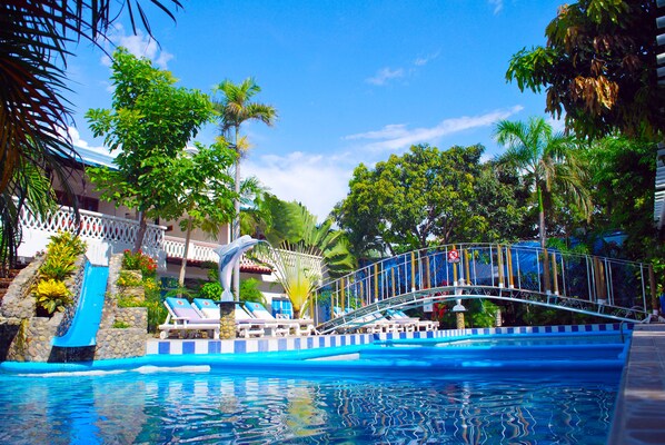 2 indoor pools, sun loungers
