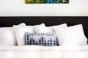 Room, 1 King Bed | Premium bedding, desk, laptop workspace, blackout drapes - Blue Sage Inn & Suites (Blanding)