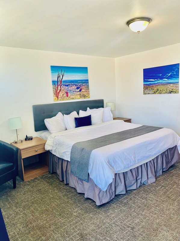 Room, 1 King Bed | Premium bedding, desk, laptop workspace, blackout drapes