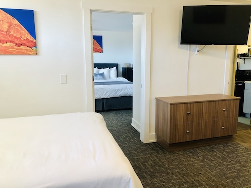 Blue Sage Inn & Suites