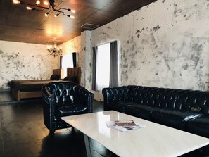 Deluxe Apartment (Ash Tone)