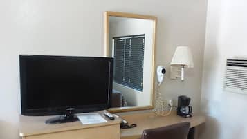 Escritorio, wifi gratis y ropa de cama