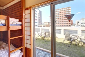 Fer et planche à repasser, Wi-Fi gratuit, draps fournis