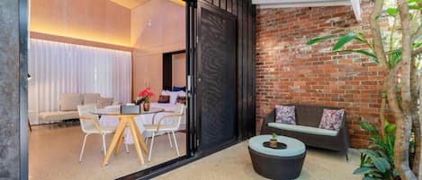 Deluxe Studio Suite | Terrace/patio