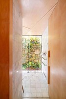 Deluxe Studio Suite | Bathroom