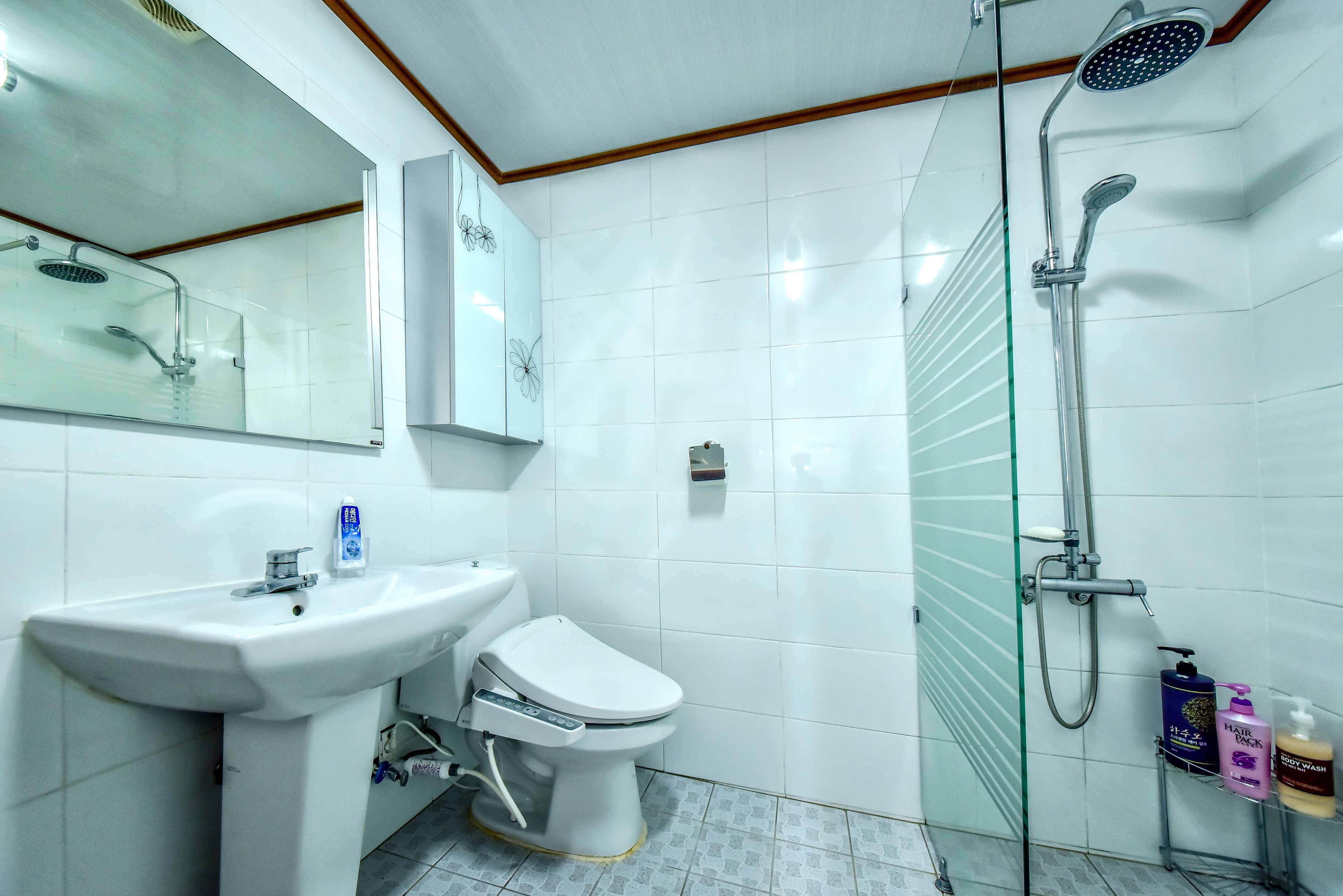 욕실 | 샤워 시설, 헤어드라이어, 타월, 비누