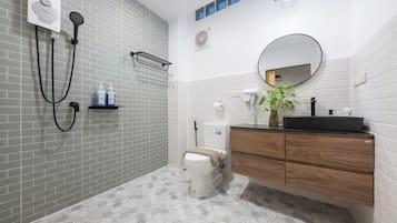 Minibar, iron/ironing board, free WiFi, bed sheets