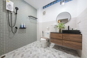 Studio Accessible room | Minibar, iron/ironing board, free WiFi, bed sheets - Lee's Mark Residence (Samut Prakan)