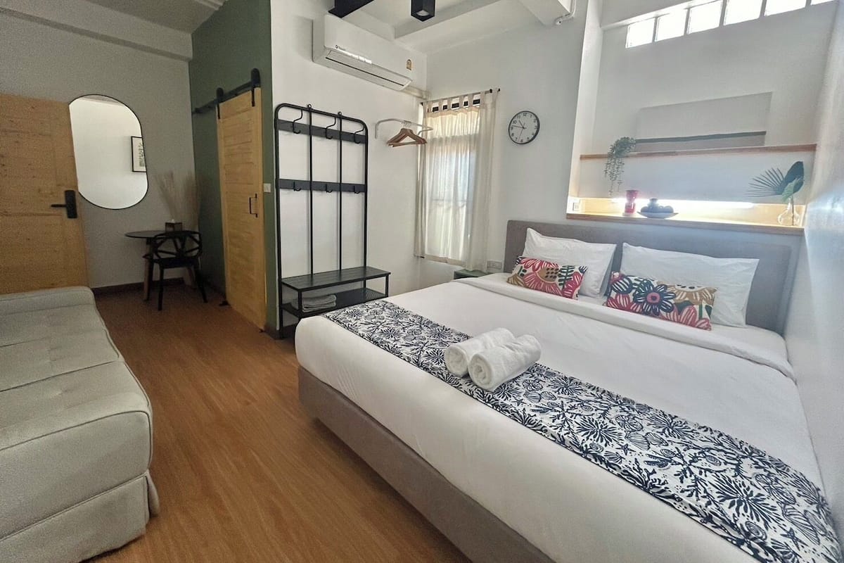 Superior Studio | 1 bedroom, minibar, iron/ironing board, free WiFi