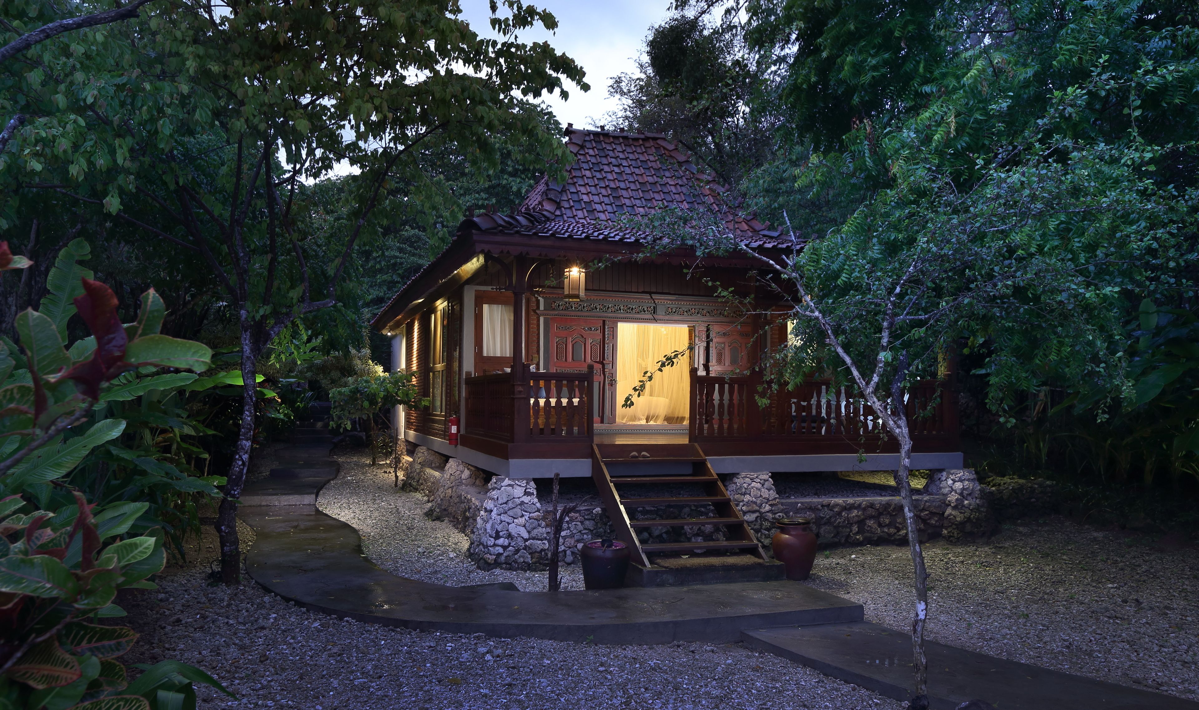 2 bedrooms, minibar, in-room safe, desk