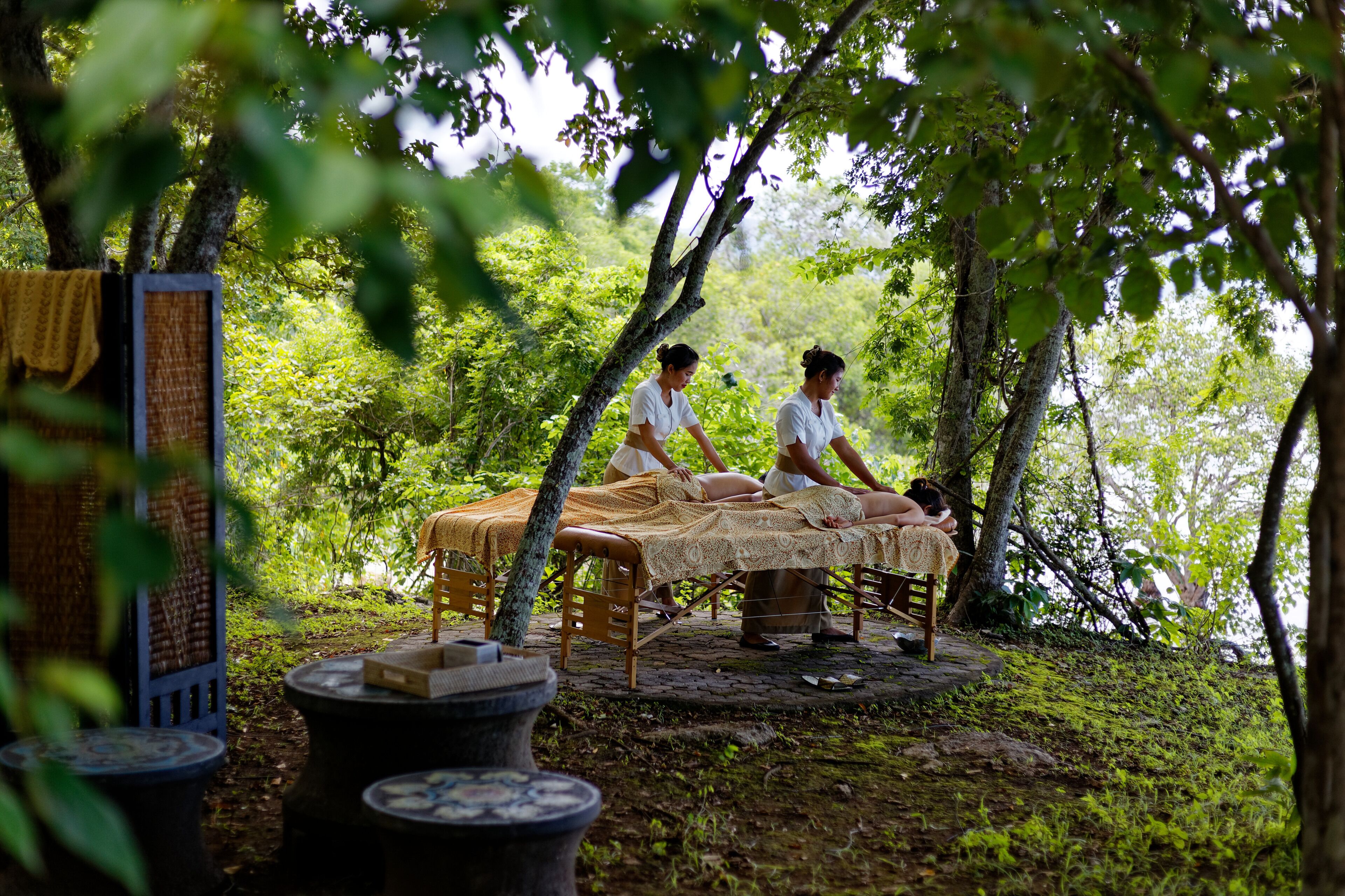 body treatments, aromatherapy, hot stone massages, body scrubs, facials