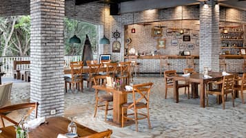 2 restoran, melayani sarapan