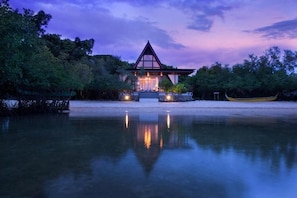 Ocean Front Mangrove Villa ( free watersport and trekking)