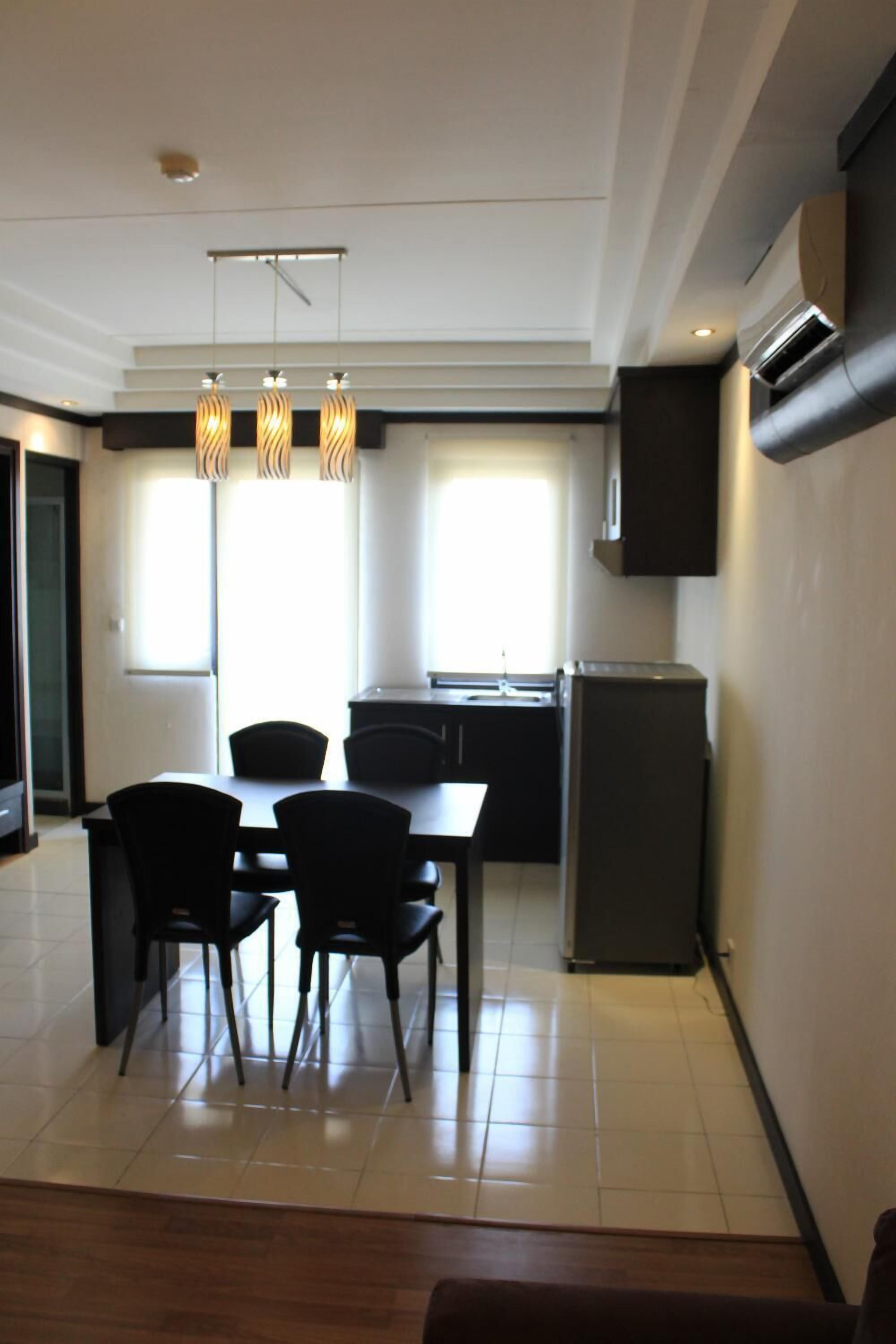 Fridge, coffee/tea maker, electric kettle