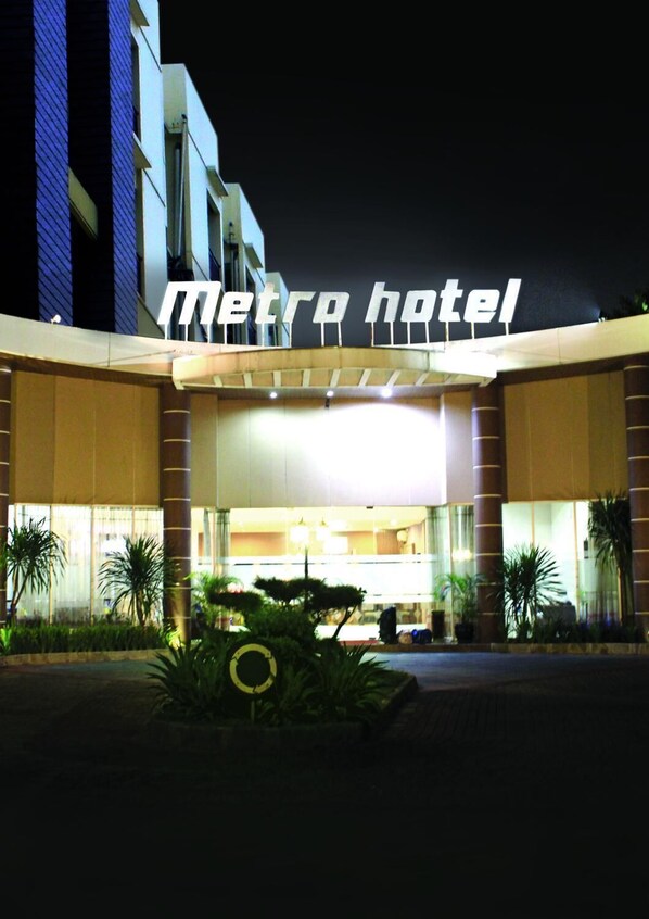 Exterior - Metro Hotel (Cikarang)