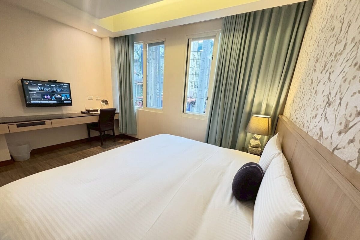 Ropa de cama de alta calidad y escritorio