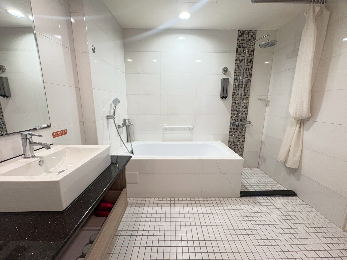 deluxe triple room | bathroom | free toiletries, hair dryer, slippers, towels