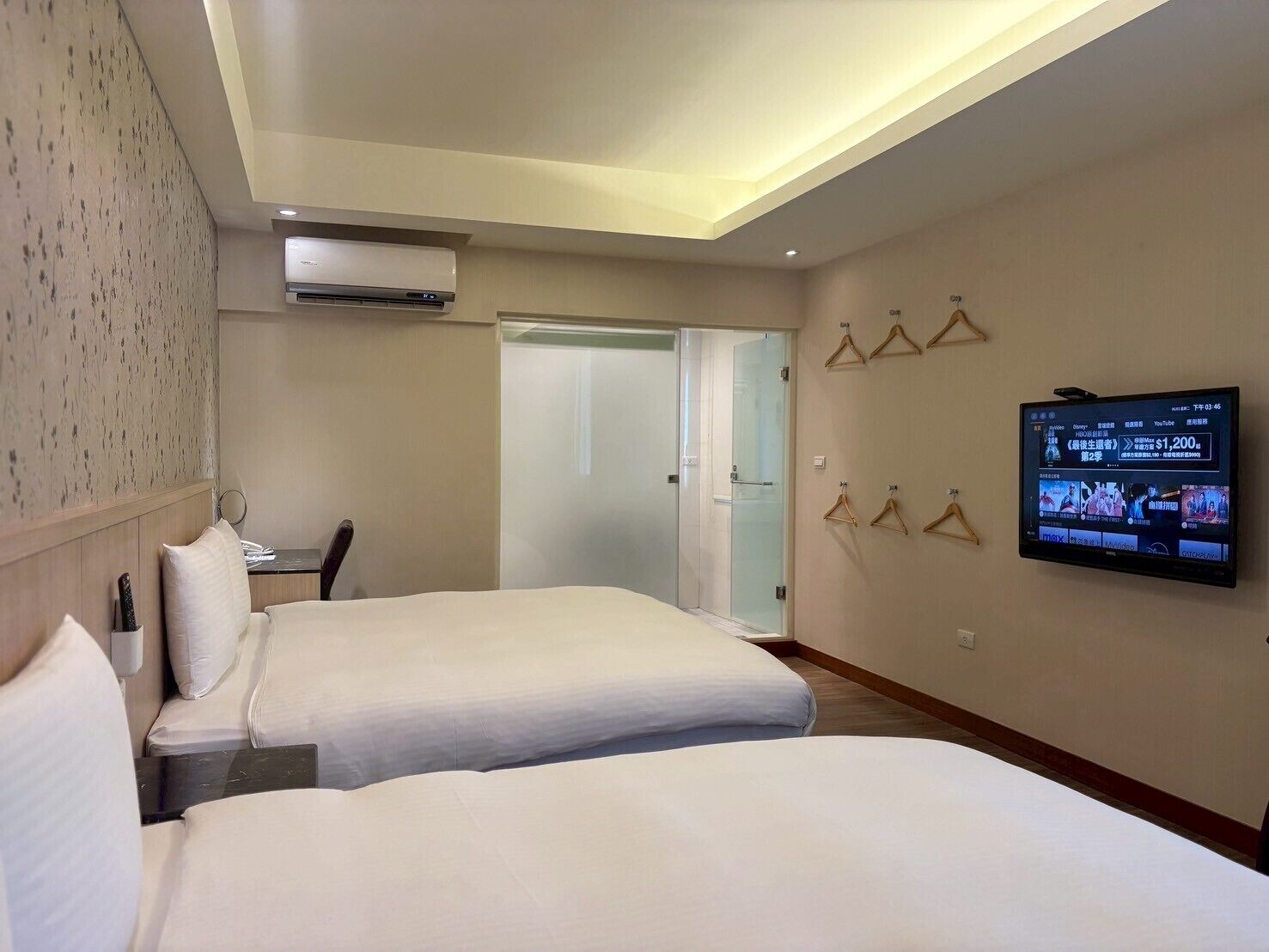 family room | premium bedding, desk, laptop workspace, cots/infant beds