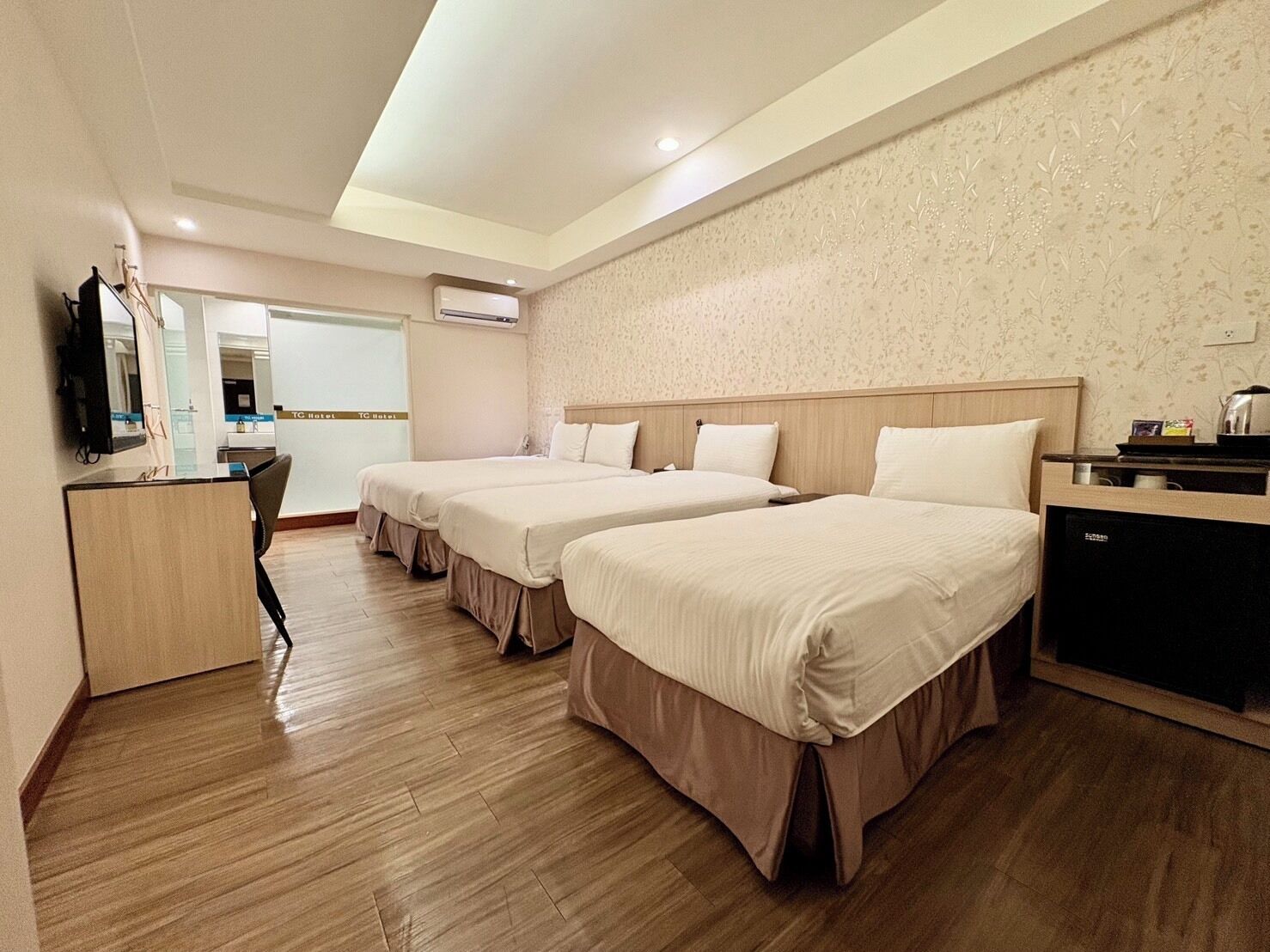 Phòng 4 phong cách cổ điển | Bộ đồ giường cao cấp, truy cập Internet không dây miễn phí 