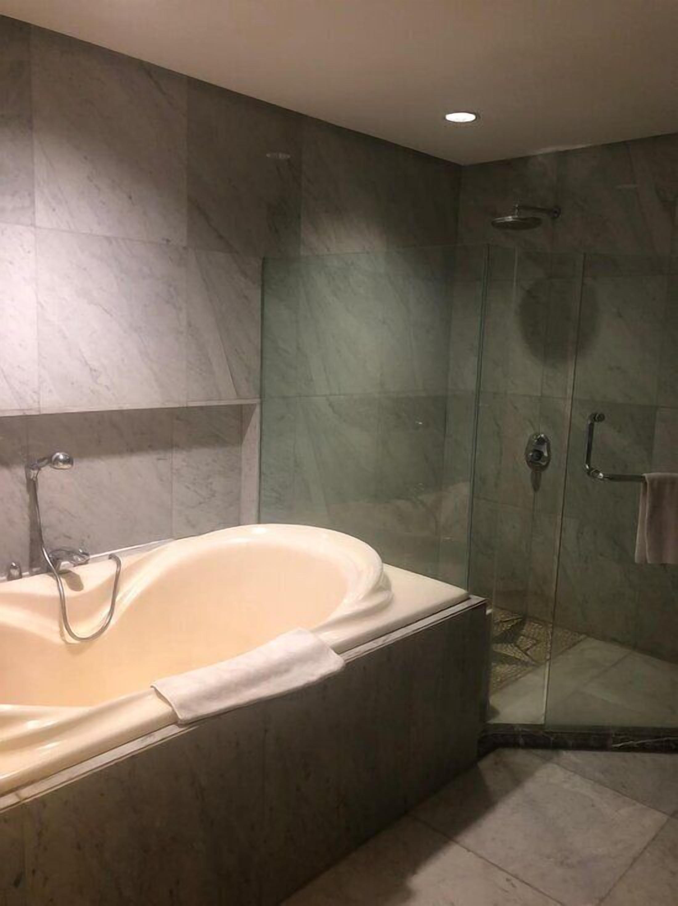President Suite | Bathroom | Free toiletries, hair dryer, slippers, towels