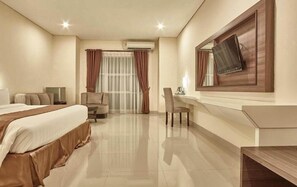 1 bedroom, premium bedding, minibar, in-room safe - President Executive Club (Cikarang)