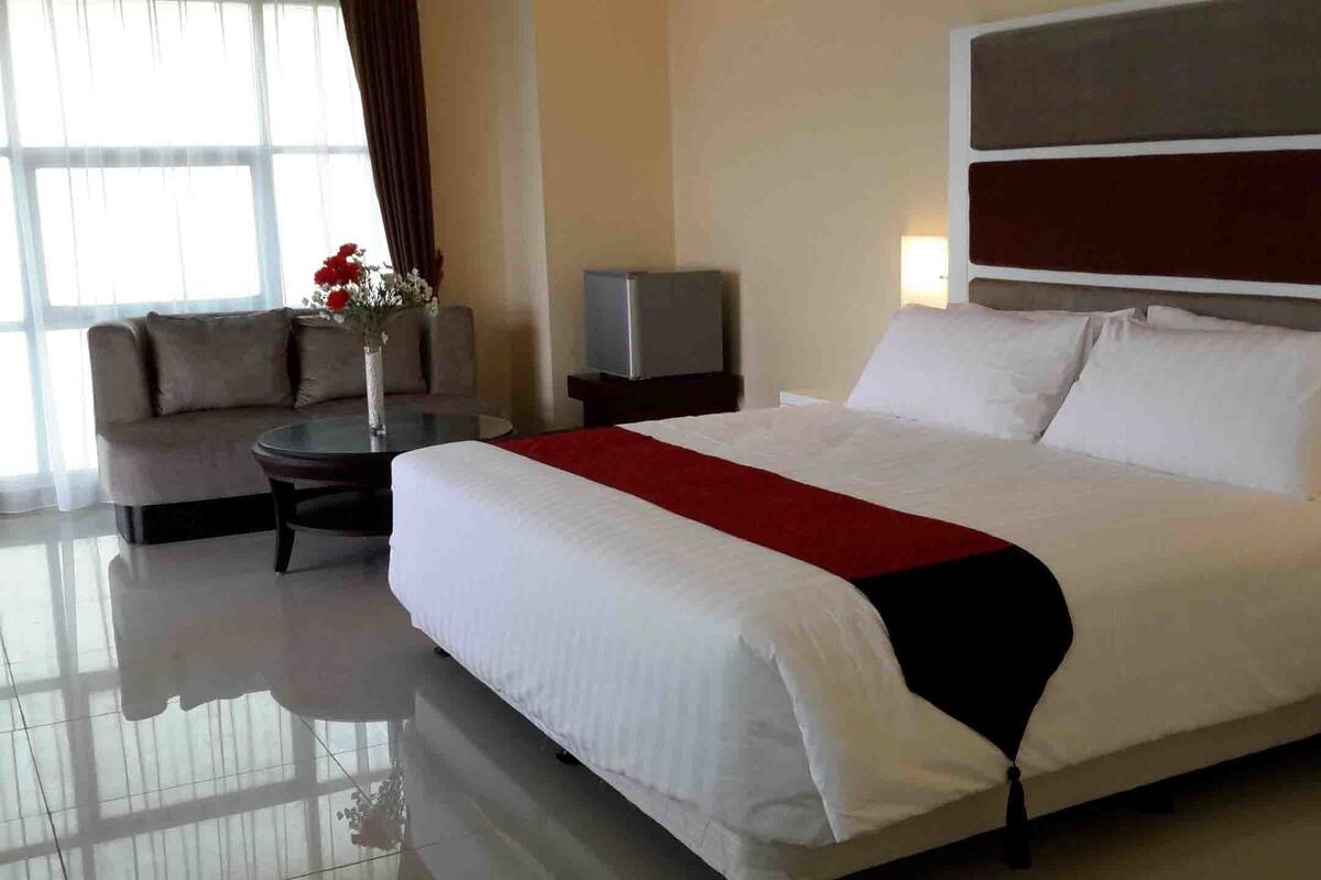 Deluxe Room | 1 bedroom, premium bedding, minibar, in-room safe
