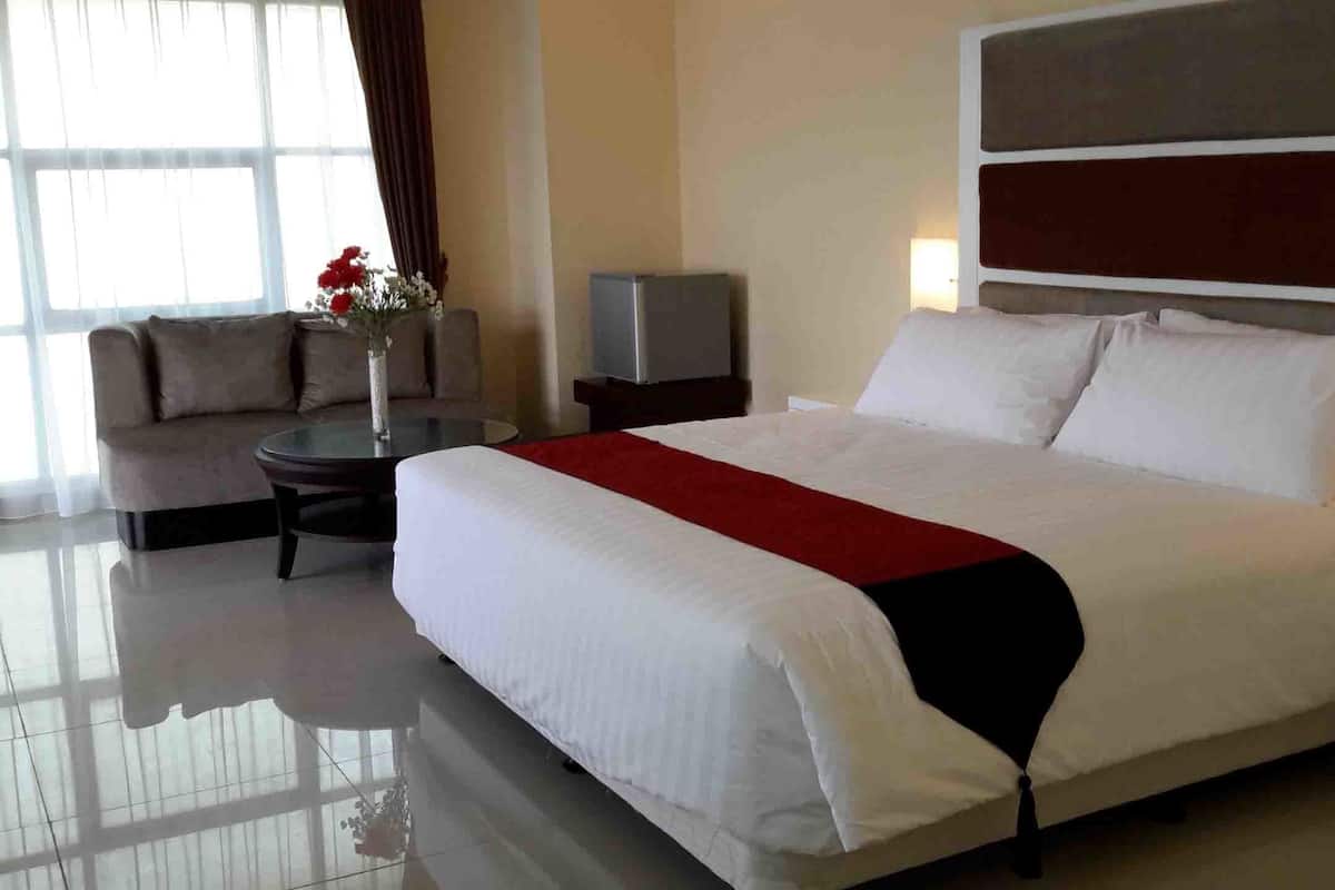 Deluxe Room | 1 bedroom, premium bedding, minibar, in-room safe