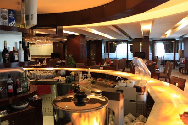 Se sirven desayunos, comidas, cenas y cocina internacional 