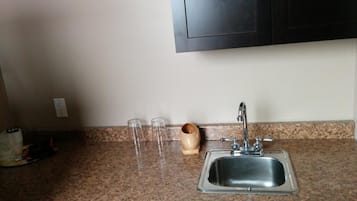 Refrigerador, microondas y cafetera y tetera