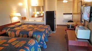 Double Room, 2 Double Beds | Desk, free WiFi, bed sheets