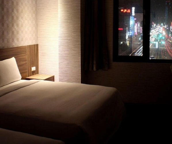 Desk, soundproofing, free WiFi - Center Hotel (Kaohsiung)