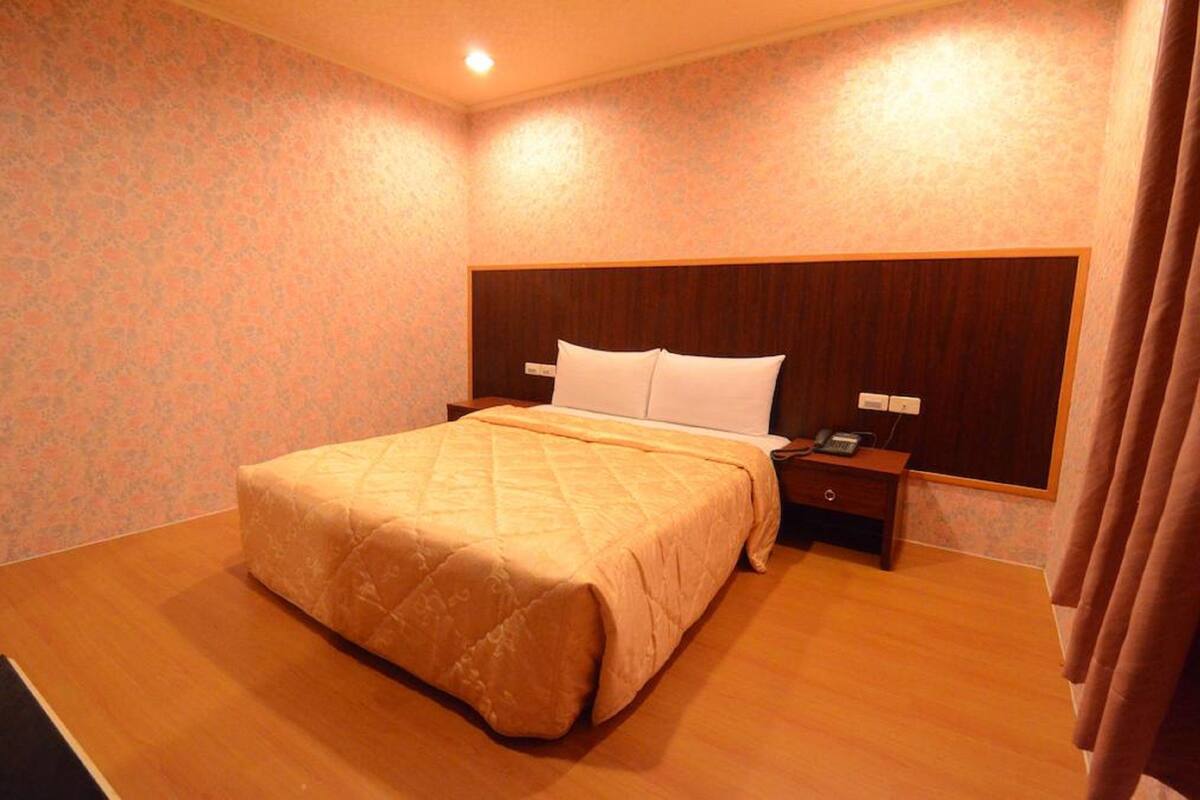 Standard Double Room , No Window  | Desk, soundproofing, WiFi (free)