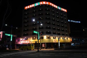 Front of property - Center Hotel (Kaohsiung)