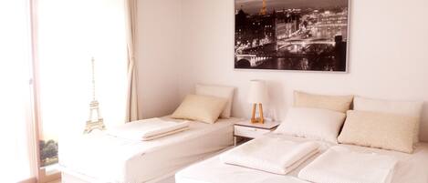 Soundproofing, free WiFi, bed sheets