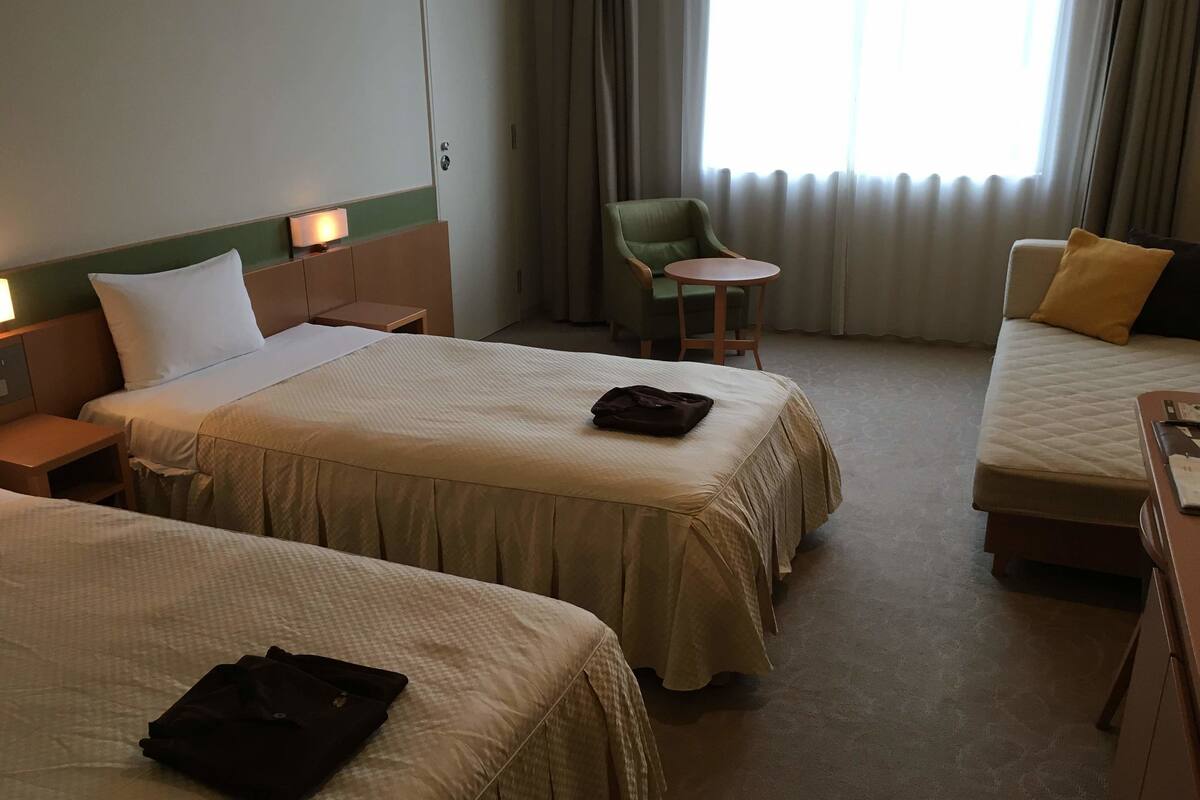Brankas, Wi-Fi gratis, dan seprai linen