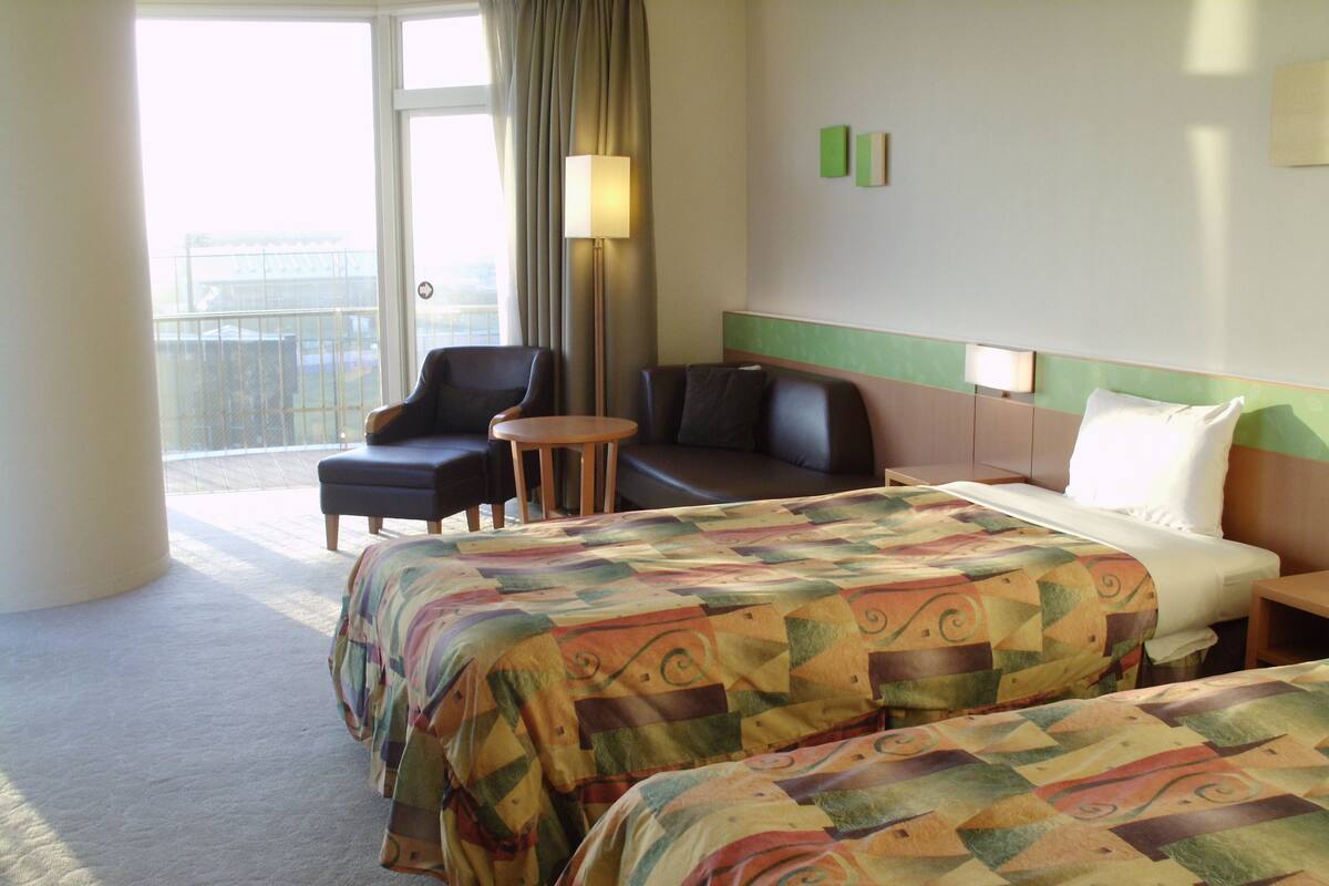Kamar, Bebas Asap Rokok, balkon (Corner Room) | Brankas, Wi-Fi gratis, dan seprai linen