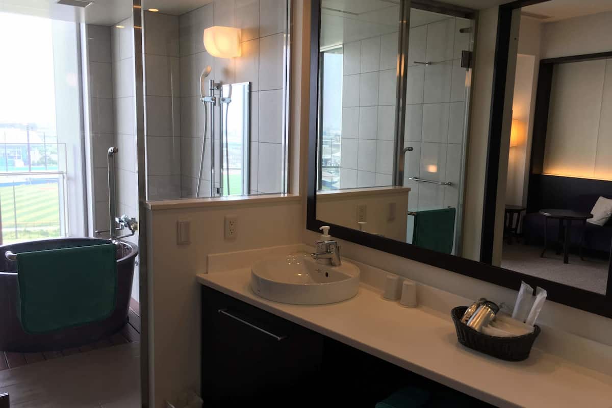 western style room with view bath, non smoking | bathroom sink