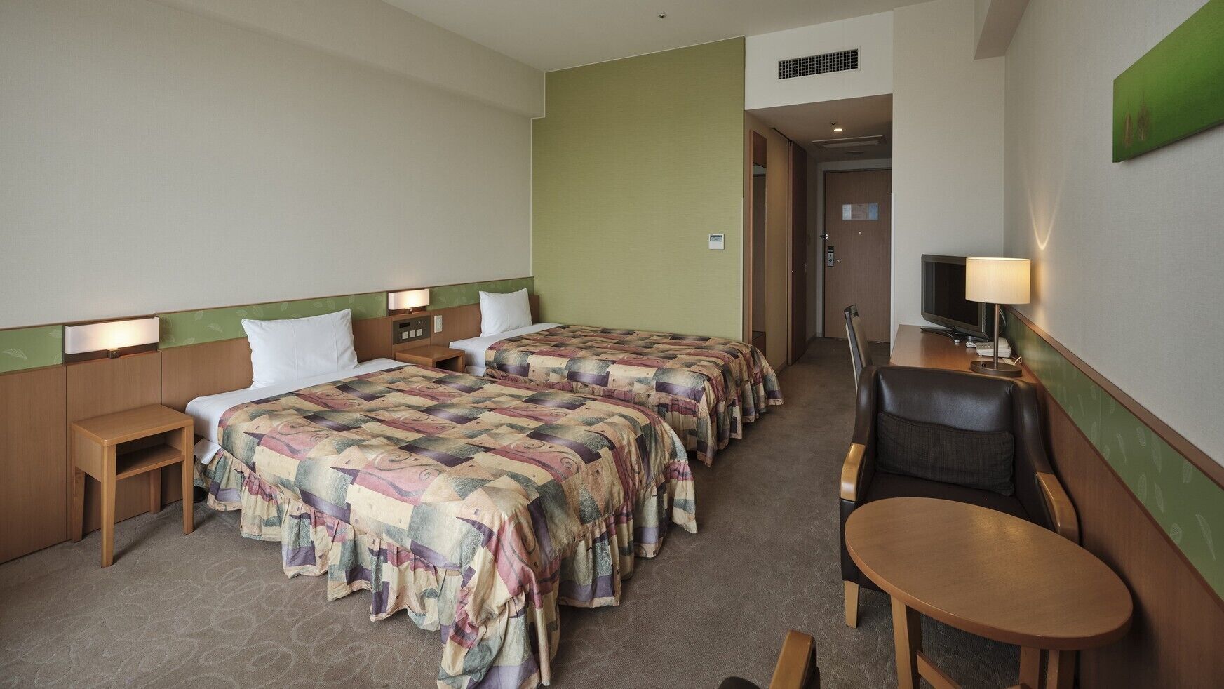 In-room safe, free WiFi, bed sheets