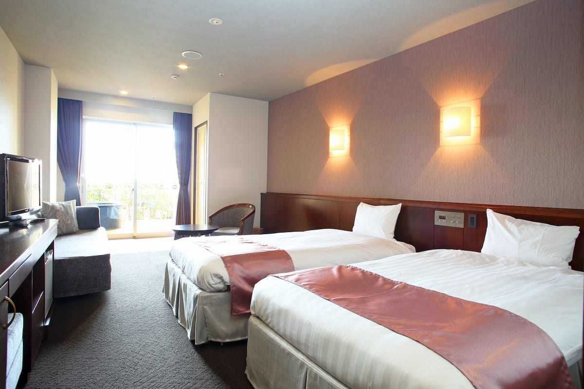 park side room, non smoking | in-room safe, free wifi, bed sheets