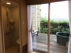 트래디셔널룸, 금연 (with Private Open Air Bath) | 욕실 | 무료 세면용품, 헤어드라이어, 슬리퍼, 타월