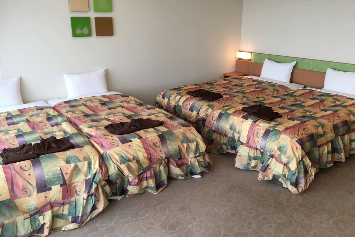 Kamar Deluks, Bebas Asap Rokok, balkon | Brankas, Wi-Fi gratis, dan seprai linen