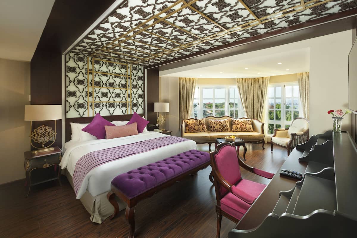 royal dutch suite | minibar, in-room safe, individually furnished, desk